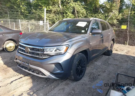 2021 Volkswagen Atlas Cross Sport 2.0T S z USA, uszkodzony, nr VIN 1V2GC2CA1MC224743